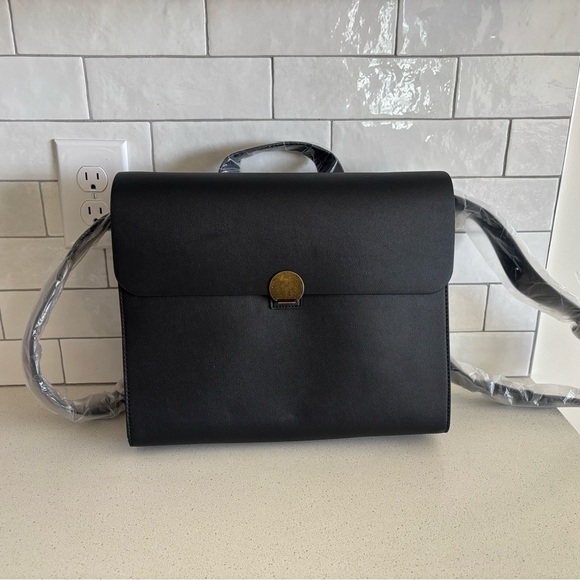 Boog bag Black Vegan Leather handbag crossbody and backpack NWT - Picture 1 of 9